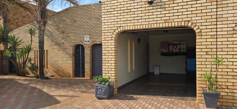 4 Bedroom Property for Sale in Manzil Park North West